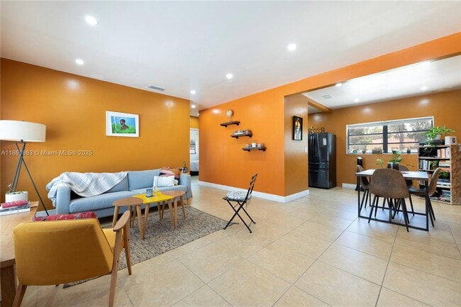 Foto del edificio - 250 NE 170th St