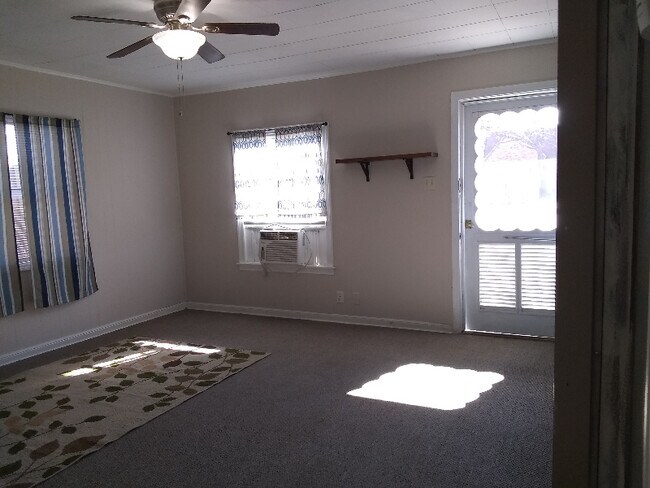 Foto del edificio - 1926 W Ave J