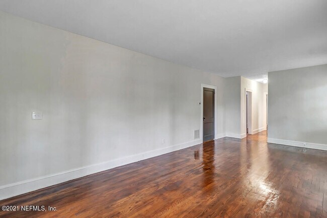 Foto del edificio - 3201 Riverside Ave