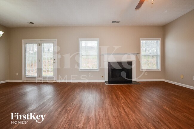 Building Photo - 740 Winbrook Dr