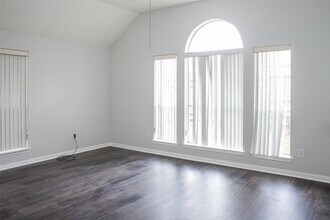 Building Photo - 6223 Newbury Dr
