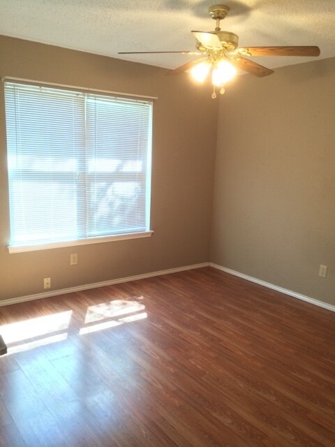 Foto del edificio - 2601 Cedar Ln