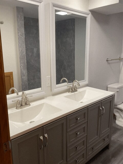Double sink - 6511 Cedar St