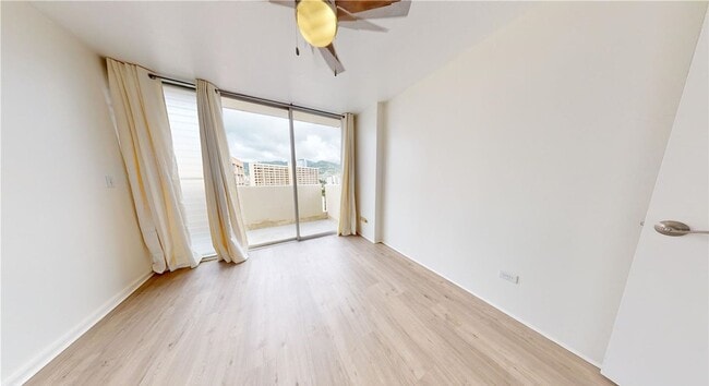 Photo - Central Location. Penthouse Condo. Split AC