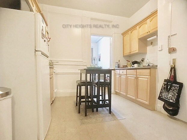 Building Photo - 227 E 28th St