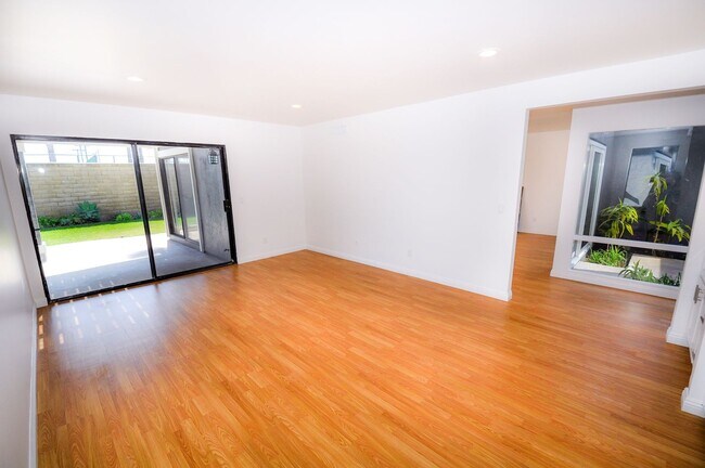 Building Photo - Coronado Cays 4 bd/2.5 ba home in Bahama Village