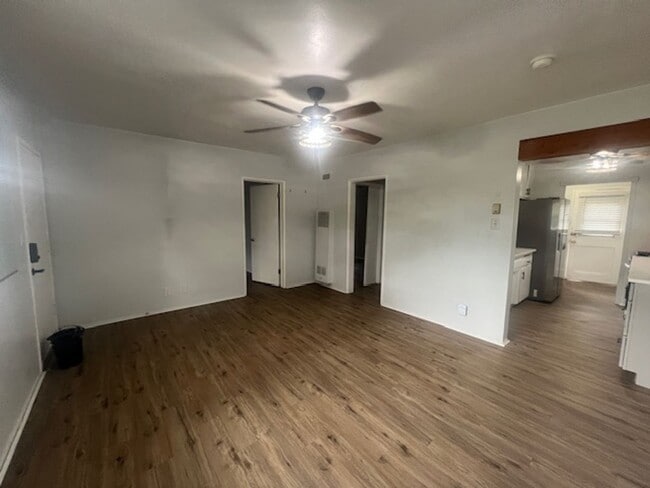 Foto del edificio - Charming, Updated 2 Bedroom, 1 Bathroom Mission Hills Home (Main House) For Lease!