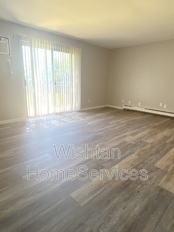 Foto principal - 218 Charleston Blvd