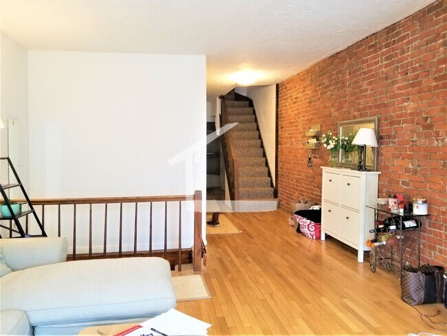 Foto del edificio - Awesome 3bed 1 bath Duplex in Brighton...
