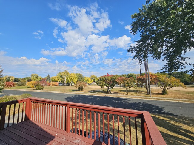 Deck overlooking Columbus Park - 10100 Oakland Rd