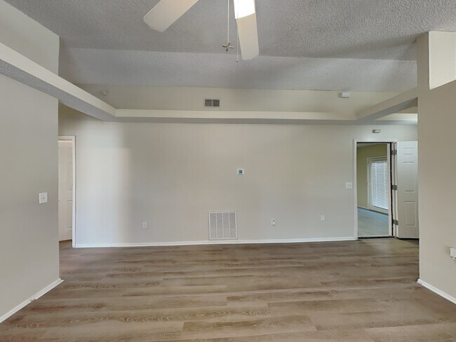 Foto del edificio - 472 Winding Oak Ln