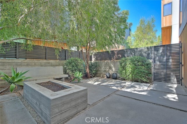 Foto del edificio - 1825 N Kenmore Ave