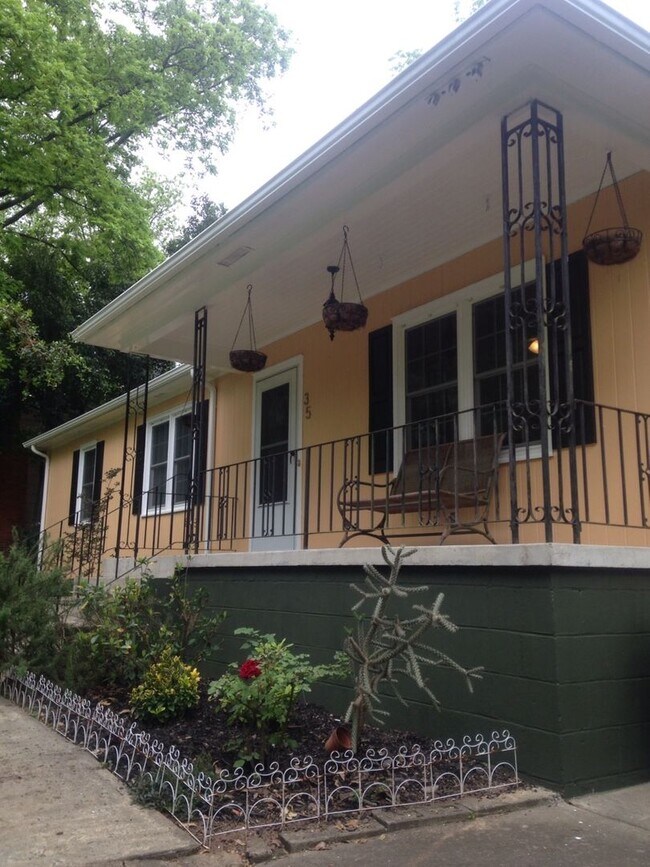 Foto del edificio - 3BR Normaltown Charmer