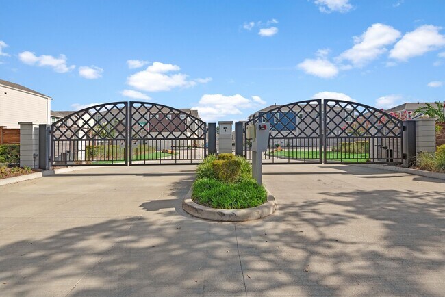 Foto del edificio - 1520 Parkland Oak Dr
