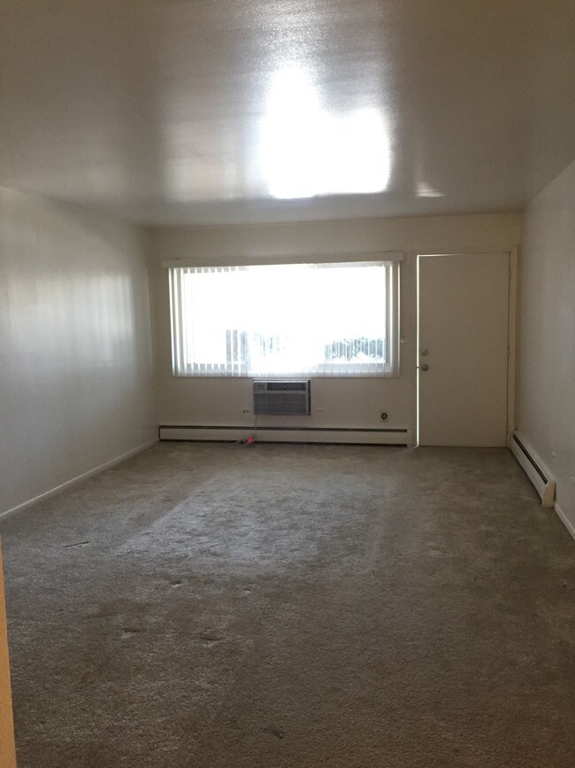 Foto del edificio - 2111 N Elmwood Ave