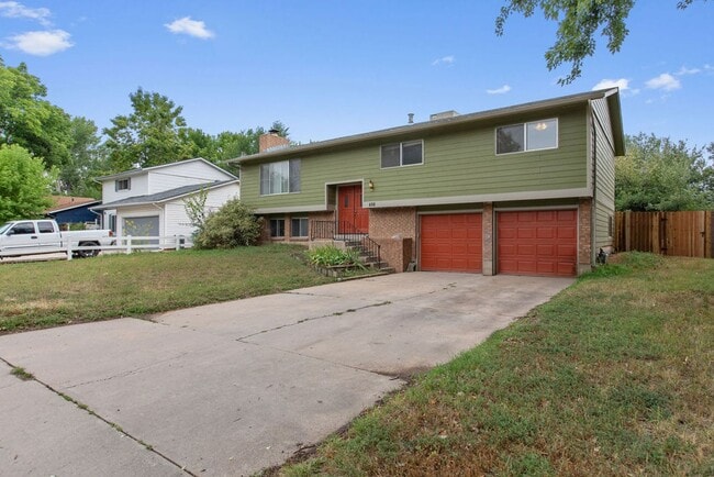 Foto del edificio - 5 Bedroom home with finished basement