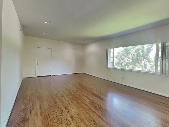 Foto del edificio - 6205 Greenway Rd