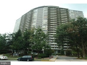 Building Photo - 3900 W Ford Rd