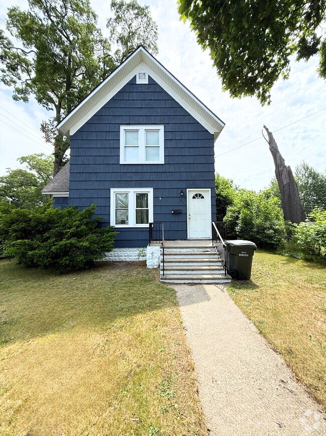 Building Photo - 1500 Jiroch St