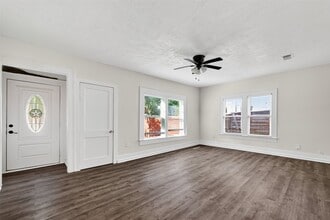 Building Photo - 1511 Scharpe St