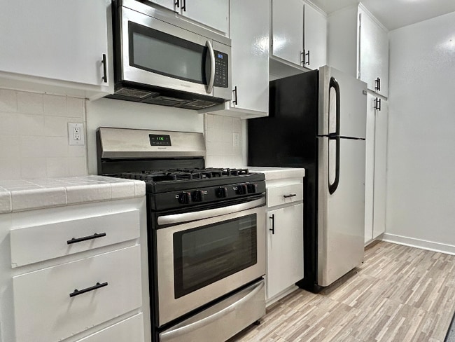 Building Photo - 2038 S Bentley Ave