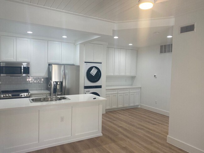 Foto del edificio - Marina Pointe One Bedroom Unit
