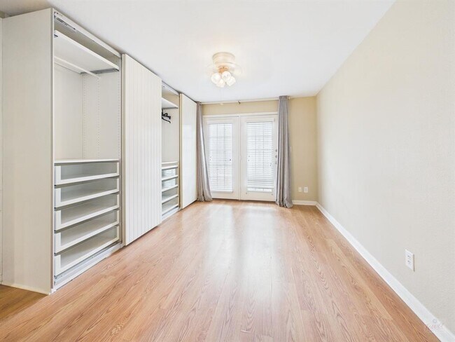 Foto del edificio - 7685 Northcross Dr