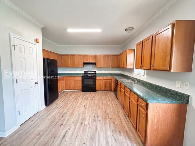 Building Photo - 841 Ridge Ave NW