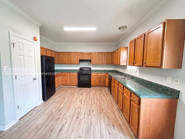 Foto del edificio - 841 Ridge Ave NW