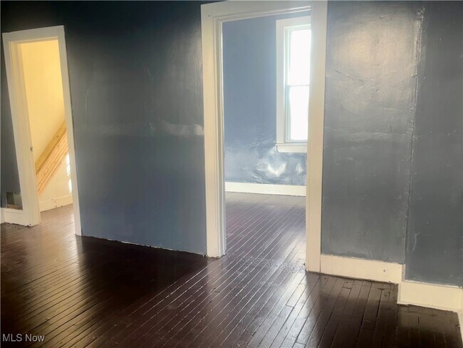 Foto del edificio - 6607 Edna Ave