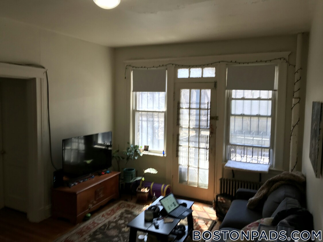 Primary Photo - 1638 Commonwealth Ave