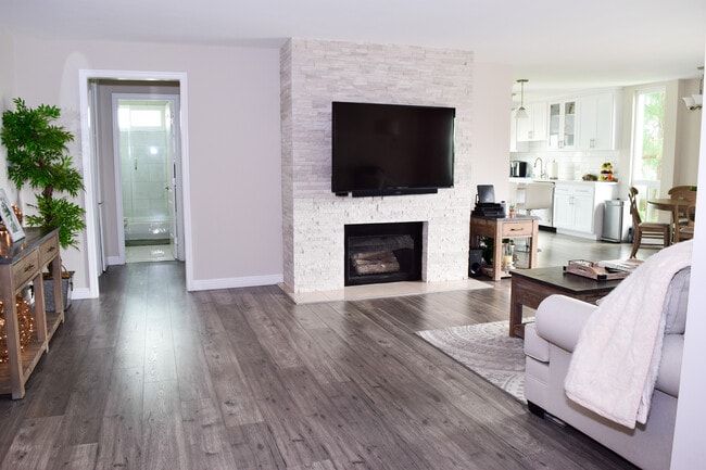 Living Room - 16169 Sunset Blvd