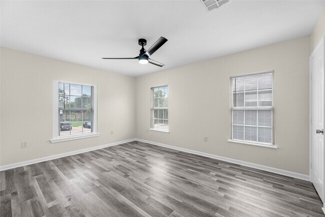 Building Photo - 7616 Grahamcrest Dr