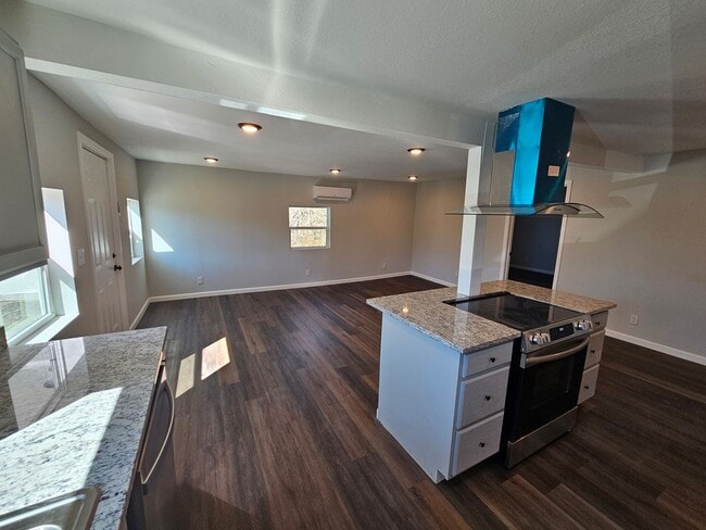 Photo - 2 Bedroom 2 bath home in Strawberry Plains/Knoxville with large garage, available Now!