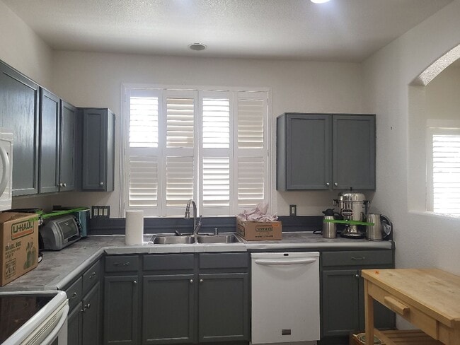 Building Photo - 2222 San Remo Dr