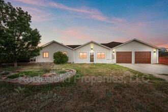 Building Photo - 753 Latigo Loop