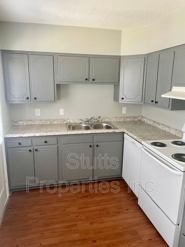 1975 Darby Dr Unit B1, Florence, AL 35630 Condo for Rent in Florence