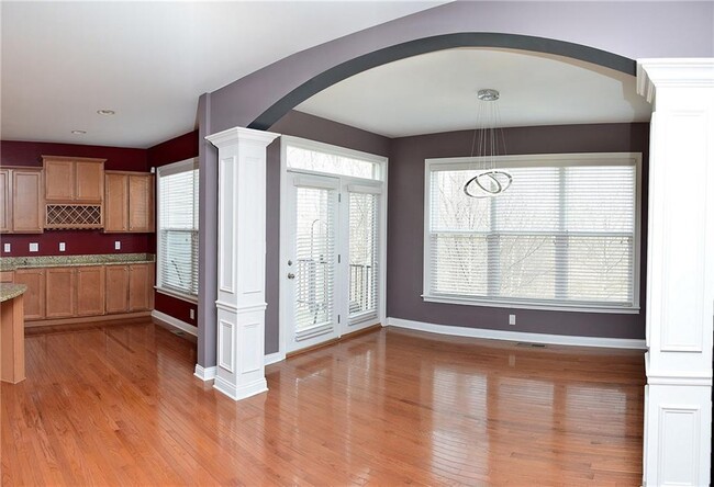 Building Photo - 626 Greenford Trail W