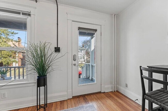 Building Photo - Updated 2-Story Home in the Heart of Hyde Park – Walk to Shops, Dining & Wasson Way