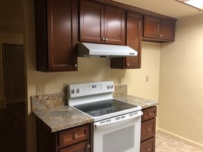 Building Photo - 5400 Pomegranate Ave