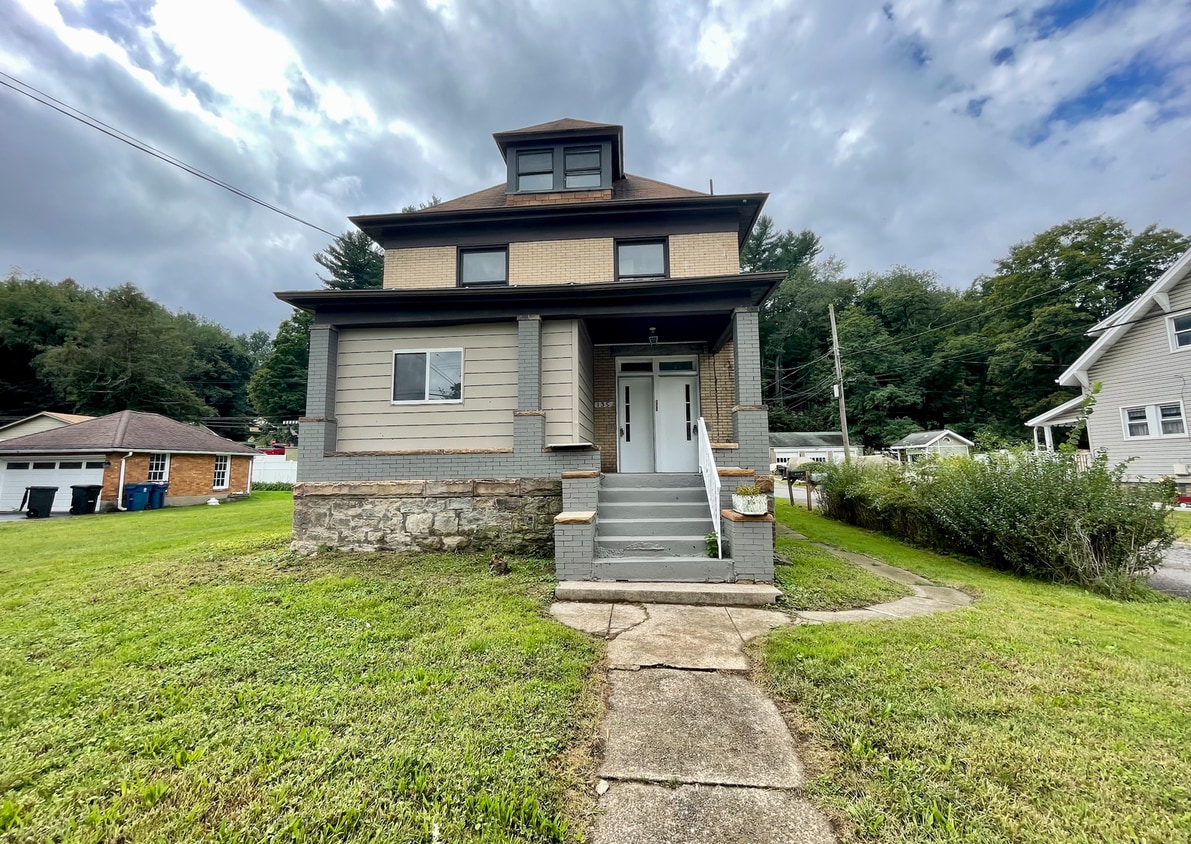 Primary Photo - 135 McGovern Blvd