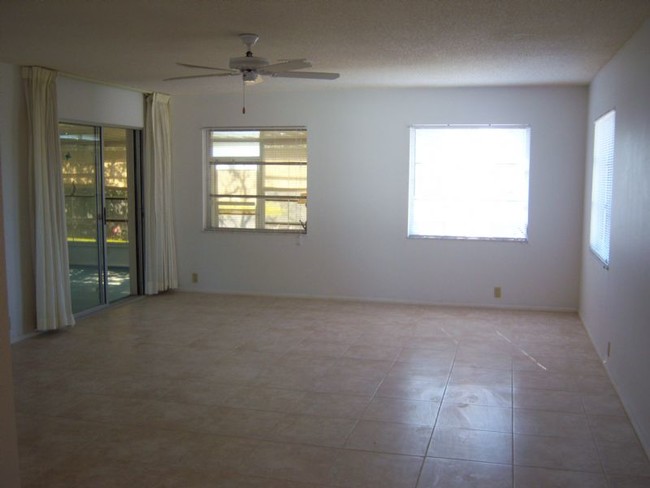 Building Photo - 49 Caddy Rd