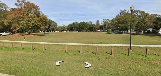 Foto del edificio - 2 bedroom house in Midtown accross the street from Denton Park!