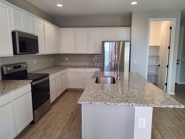 Foto del edificio - 4 Bedroom - 3 Bath  Home - 2668 Sq. Ft. - Eastmark Inspirian III - Mesa