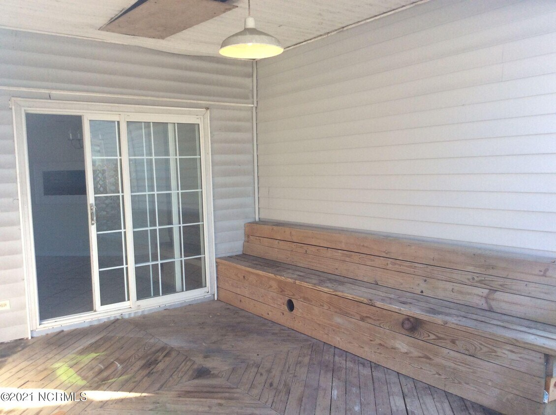 1500 Evans St, Morehead City, NC 28557 Townhome Rentals in Morehead