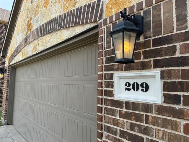 Building Photo - 209 Red Hawk Pl