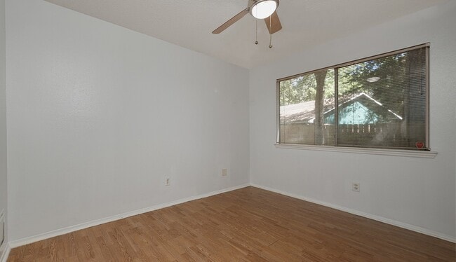 Building Photo - 6 S Pineplank Ct