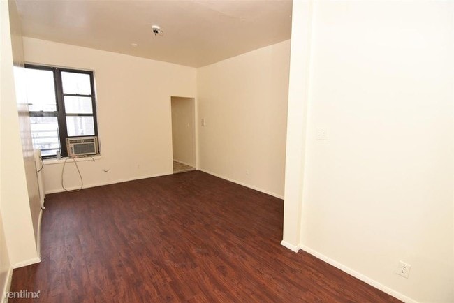 Building Photo - 2 br, 1 bath  - 7214 3rd Ave