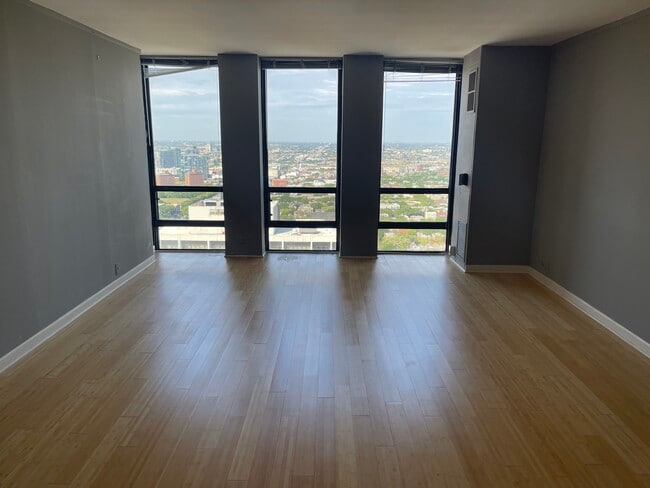 Building Photo - 1660 N La Salle Dr