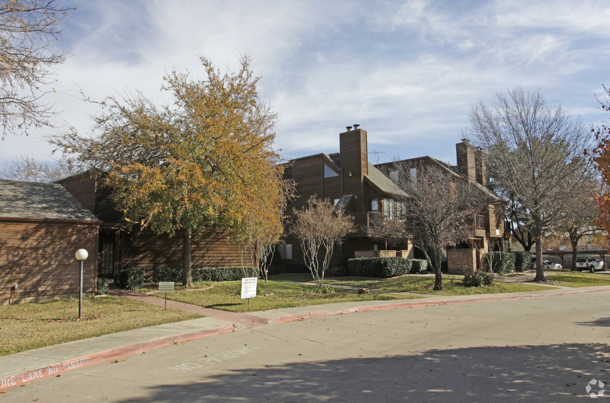 Primary Photo - Oak Creek Condominiums